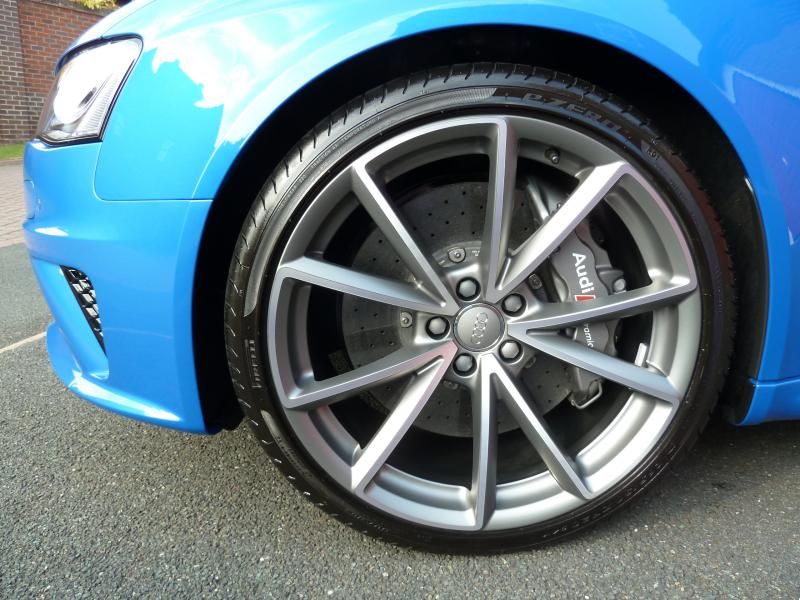 Ceramic brakes RS3